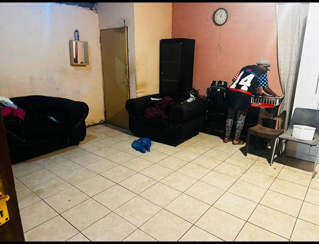 1 BEDROOM HOUSE FOR SALE IN MABOPANE UNIT M